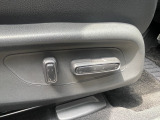 運転席電動パワーシート付き。