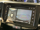 【全周囲カメラ】車両周囲を上から見下ろしたような映像を表示。正確なモニタリングが可能になり、駐車時・幅寄せをアシストします!