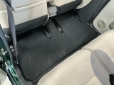 しっかりと汚れ、砂ぼこりを落とし足元まで清潔な車内空間を作り上げております♪