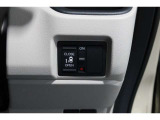 【左電動スライドドア】力を入れずにラクラクドア開閉♪左側電動スライドドア装備車両◎右側スライドドアは手動開閉です。狭い駐車場での乗り降りもラクラク♪挟み込み防止機構装備でお子様の乗り降りも安心◎
