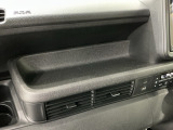 専門業者にて内外装のクリーニングを実施しております!