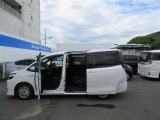 5ドアーで乗り降り荷物の出し入れ助かります。