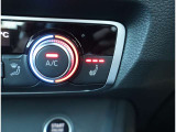 Audi正規ディーラーが高品質をお約束。高度な訓練・教育を受けたAudi専任メカニックが、100項目にもおよぶ精密な点検を実施いたします。すべてをクリアしたAudi車だけが、あなたのお手元に届けられるのです。