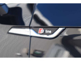 フェンダーにあしらわれたS lineバッジ。