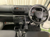 スッキリした運転席まわりで、快適ドライブが楽しめます!