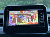 テレビ映像を画面で楽しめる装備です。お出かけ先で停車している間に番組を視聴でき、休憩時間を過ごす際にも便利。画面から内容を確認しやすいのもうれしいポイントです。