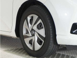 ◆純正ホイール装着車◆シンプルなデザインのホイールキャップ付きです。