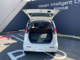 シートを倒せば荷物をたくさん積めます