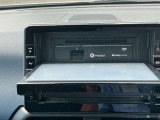 ナビのモニターパネルを開けるとご覧のようになります。CD/DVD再生・音楽録音・Bluetoothが可能です。