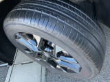 純正18インチアルミホイールです。タイヤサイズは225/55R18です。