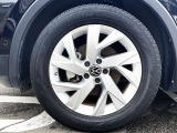 18インチ純正アルミホイール+235/55R18タイヤを装着。
