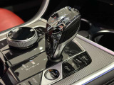 8速ステップトロニック付AT I-driveコントローラーでモニター部分を操作します。直感的に使用することが可能です。