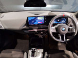 ☆センターパネルを運転席側に僅かに傾けたBMW独特のインパネ☆【駆け抜ける歓び】はここからもスタートしております☆