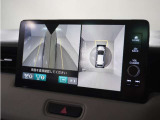 ◆マルチビューカメラシステム◆運転席から見づらい前後左右を、ナビ画面の映像で確認。見通しの悪い交差点や狭い道でのすれ違い、駐車などをサポートします。