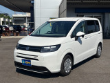 人気車種のフリードハイブリッドが入荷しました!8インチナビ、バックカメラ、両側パワースライドドア、ホンダセンシングなど充実装備になっております!是非お早目のお問い合わせお待ちしております!