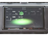 オーディオ機能としてはフルセグTV・ラジオ・はもちろんCD/DVD、USB/i-Pod・Bluetooth接続など様々な媒体を再生可能