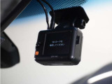 ◆ドライブレコーダー◆映像・音声などを記録する自動車用の装置です。 もしもの事故の際の記録はもちろん、旅行の際の思い出としてドライブの映像を楽しむことができます。