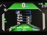【ブラインドスポットモニター】後側方から接近する車両を検知。 衝突の危険があると判断した場合、ドアミラー表示や警報音でドライバーに注意を促します。