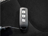 ◆スマートキー◆カギをバッグやポケットに入れたままでもドアロックの開閉ができる『スマートキー』付き!雨天や暗くなってもカギを取り出す必要がなくドアの開錠&エンジンも始動できます