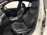 スポーツシートはサポートも良く長時間運転しても疲れません。