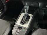 オートマチックシフトレバーは、手になじみ操作しやすい形状で安全運転にもつながります♪