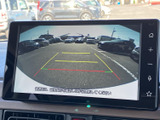 後方の映像とガイド線を画面で確認でき、駐車時の周囲確認をサポートします。車庫入れや狭い場所での駐車など、日常の場面で活用しやすい装備です。