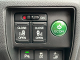 後部座席には両側電動パワースライドドア搭載! 運転席からも操作可能で風の強い日などもらくらく安心♪