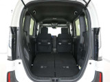 運転にかかわる様々な操作を安全に行えるように視点移動が少なく、操作性に配慮されたスイッチ類が凝縮されたコクピットです。