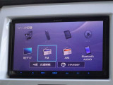 CD・DVD(再生機能)・ブルートゥース等を使用することができます。