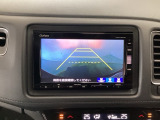 【バックカメラ】運転が苦手な方も車庫入れラクラクです!ギアをリバースに入れれば自動的に切り換わりますので、面倒な操作は不要です♪狭い駐車場もお車を傷つけず安心ですね!