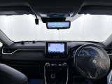 落ち着いたカラーの内装で、ゆったりと運転したい方に。