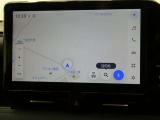 純正ナビを装備。タッチパネル式で使いやすく、お出かけもラクラクです。