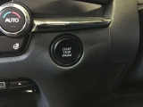 【 プッシュボタンスタートシステム 】 「アドバンストキーを携帯し、ブレーキペダルを踏みながらインパネ上のボタンを押すだけで、エンジンの始動/停止ができます。」