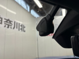 バックカメラを装備!後退時にナビ画面へ車両後方の映像を表示し、目視では確認しにくい場所の安全確認をサポート。狭い駐車場での車庫入れや縦列駐車にも役立つ、嬉しい装備です。