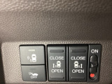 リアドアは乗り降りに便利な両側電動スライドドアです。また運転席に座っていながらスイッチ操作で自在にスライドドアを開け閉めできます。