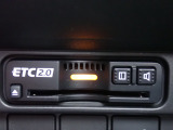 ■【ETC車載器】が装備されています。セットアップをしてお渡しとなり、ETCカードを差し込むだけで高速道路の利用が可能です。