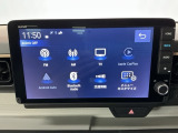 HondaCONNECT対応の便利なナビディスプレー。お持ちのスマートフォンと連携して、ナビやBluetoothでの音楽再生が可能です。デザインはもちろん、操作性も良好です。
