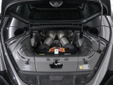 3.0L V6ツインターボエンジンに加え、モーターを搭載したプラグインハイブリッドモデルでございます。