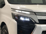 LEDヘッドライトです。デザイン性がよくとても明るいので、夜間の走行や悪天候でも安心です。しかも長寿命!