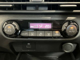 オートエアコン付きですので予め温度設定すれば後はセンサーが感知して設定温度を保ってくれますので快適なドライブが楽しめます。雨の日のガラスの曇りもなく安全な運転ができます。