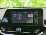 AM・FMやBluetoothなど、オーディオソースを画面から選べる構成です。用途に合わせて項目を確認しやすく、移動中の音楽やラジオを楽しみたい日常のシーンに便利です。
