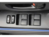 スイッチ一つで窓を開け閉めできるパワーウィンドウスイッチです。