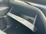 ホンダセンシング装着車となっております。衝突軽減ブレーキ、誤発進抑制機能、歩行者事故低減ステアリング、路外逸脱抑制機能、アダプティブクルーズコントロール、車線維持支援システム他、安全運転を幅広く支援。