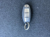 便利なインテリジェントキー 車両のアンサーバックも付いていますので、広い駐車場でもどこへ停めたか迷うことが少なくなります。