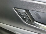 シートメモリー機能装備付きです。シートの位置をそれぞれ記憶しておく事ができるので、ご家族や、複数の方で車を乗られるオーナー様には、便利な機能です。