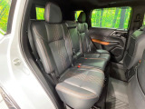 後部座席も気になるようなキズ・汚れやへたり等、大きなダメージはなく、良好な状態です。