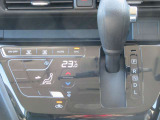 オートエアコン 温度を設定すればあとは車が空調管理してくれますよ♪