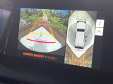 【パノラミックビューモニター】専用のカメラにより、上から見下ろしたような視点で360度クルマの周囲を確認することができます☆死角部分も確認しやすく、狭い場所での切り返しや駐車もスムーズに行えます。