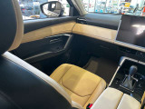 助手席も運転席同様に上品且つ質感の高いデザインで優雅にドライブを堪能できます。