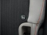 ◆ISOFIX◆シートベルトいらずでチャイルドシートと固定金具を連結するだけでガッチリ固定できます。
